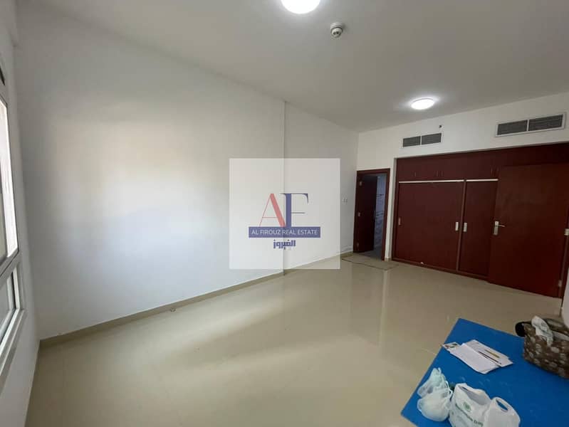 Elegant 1BR | Fully Renovated | Prime Location - Image 6