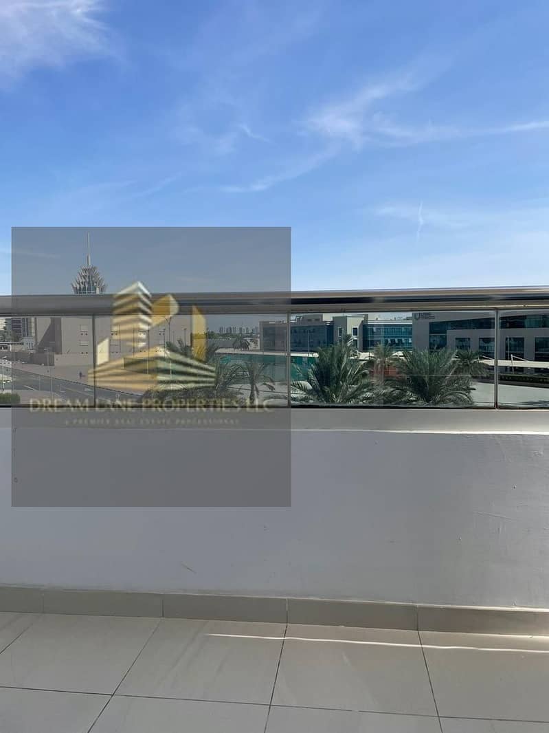 3 BHK DISTRESS DEAL FOR MORTGAGE BUYER / VERY VERY GOOD BUILDILDING /VACANT ON TRANSFER/PRICE 2 M