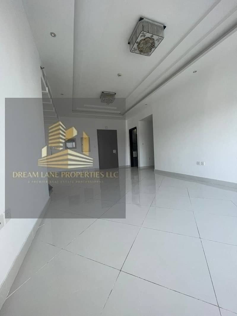 3 BHK DISTRESS DEAL FOR MORTGAGE BUYER / VERY VERY GOOD BUILDILDING /VACANT ON TRANSFER/PRICE 2 M