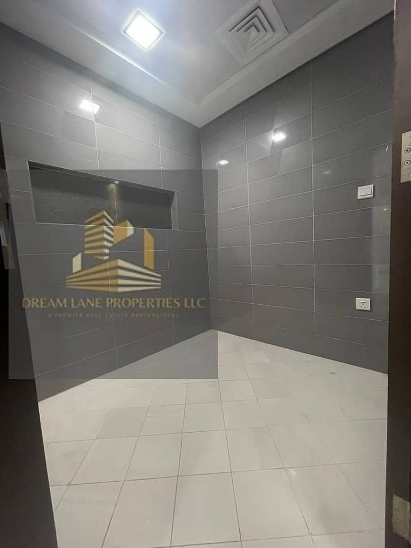 3 BHK DISTRESS DEAL FOR MORTGAGE BUYER / VERY VERY GOOD BUILDILDING /VACANT ON TRANSFER/PRICE 2 M - Image 7