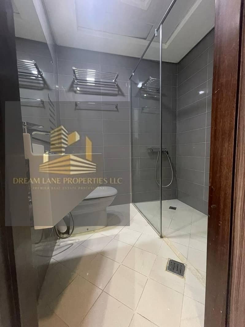 3 BHK DISTRESS DEAL FOR MORTGAGE BUYER / VERY VERY GOOD BUILDILDING /VACANT ON TRANSFER/PRICE 2 M - Image 10