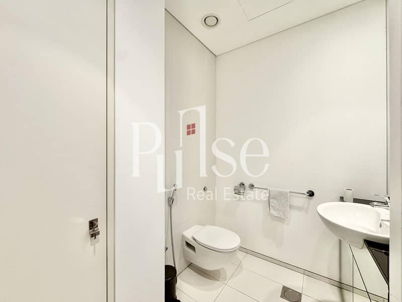 Upgraded 1BR | Unfurnished | DIFC and Sea Views - Image 10