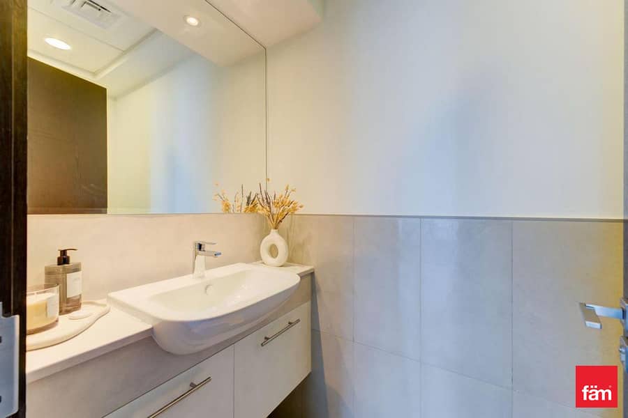 Bright + Furnished | Downtown | Burj Khalifa Views