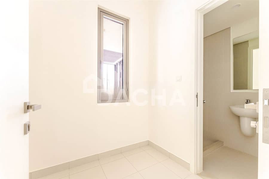 Single Row | Landscaped | Unfurnished - Image 11