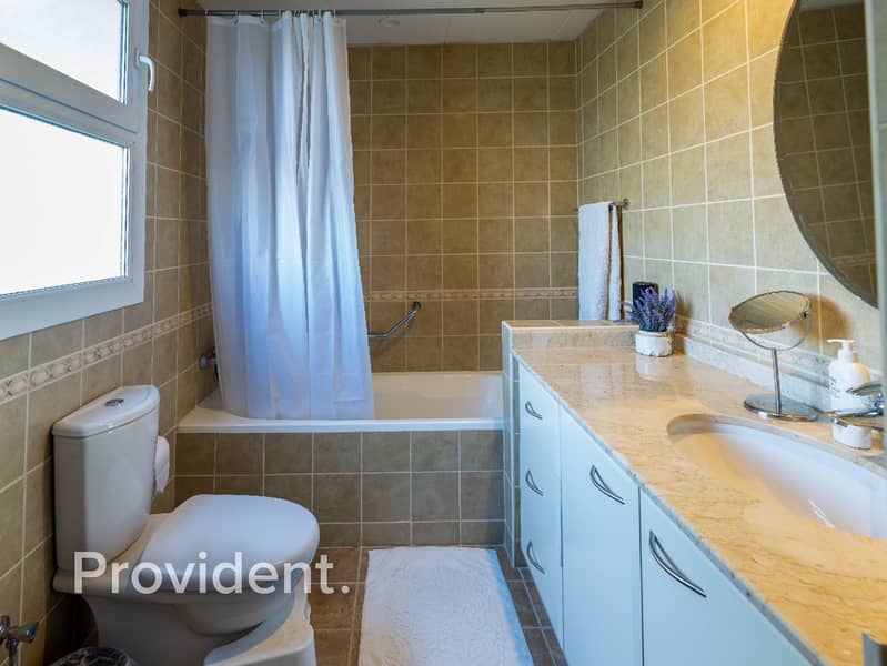 Luxury Duplex | Open Lake View | Unique Design - Image 9