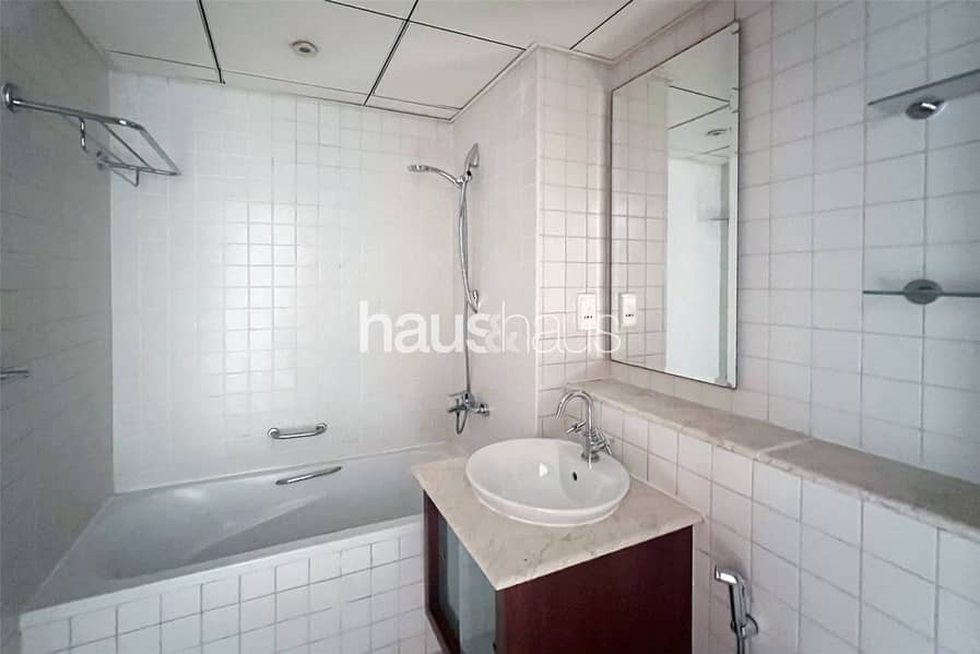 Spacious | Prime Location | Chiller Free - Image 7