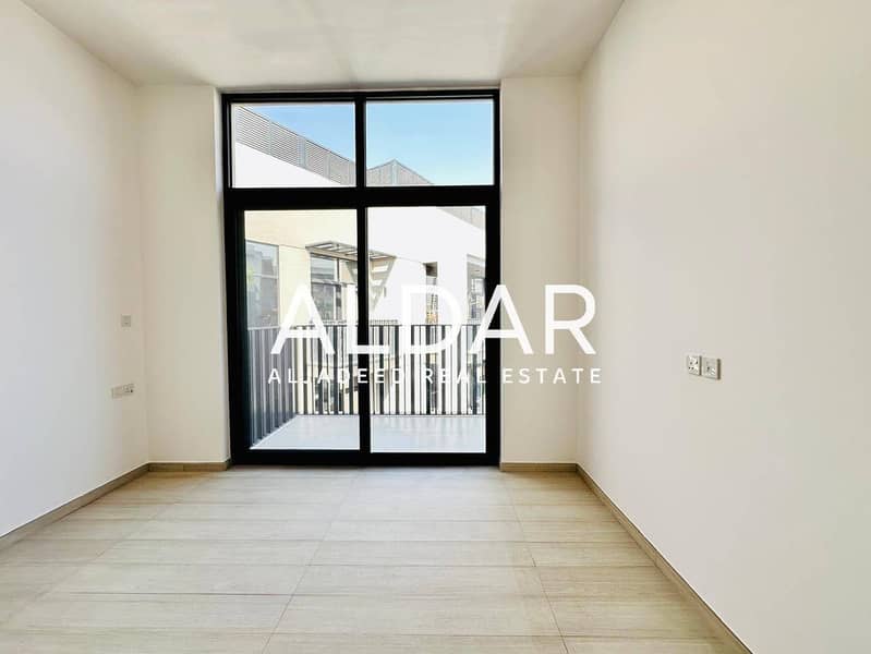 Pool View | Modern | Fully Fitted With Dishwasher