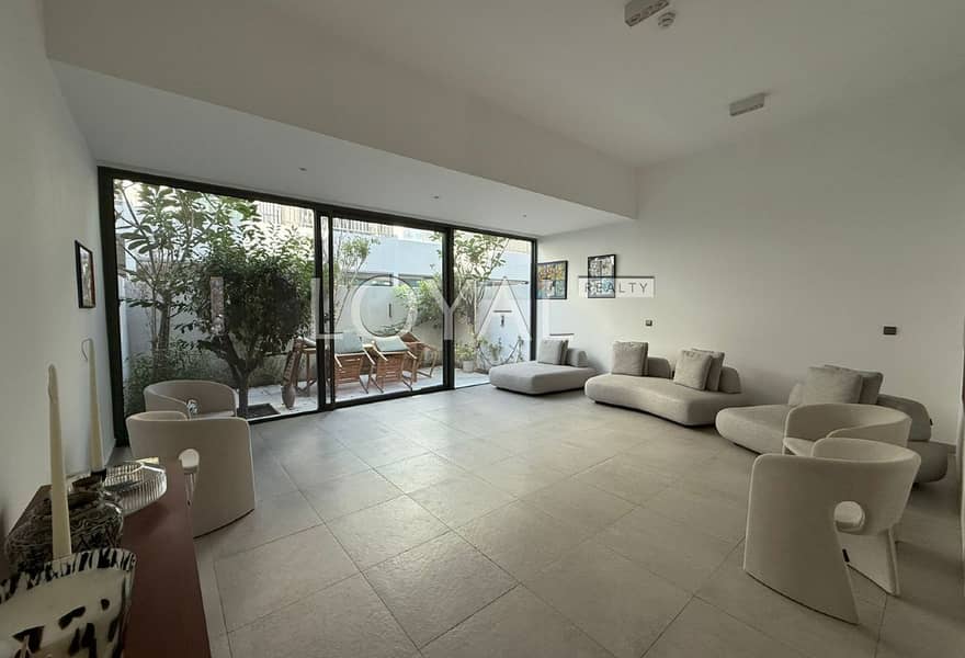 Close Kitchen | Extended Living Area | Front Open