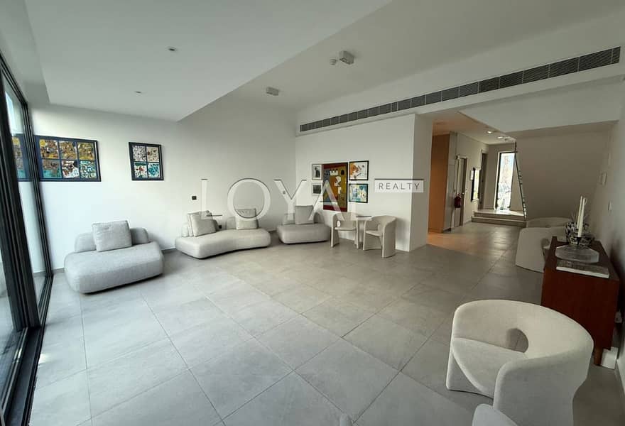 Close Kitchen | Extended Living Area | Front Open