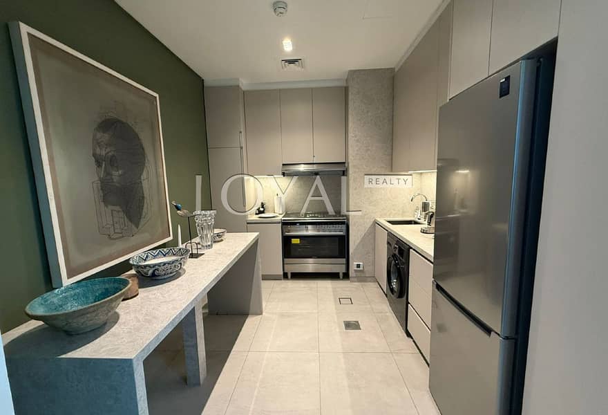 Close Kitchen | Extended Living Area | Front Open