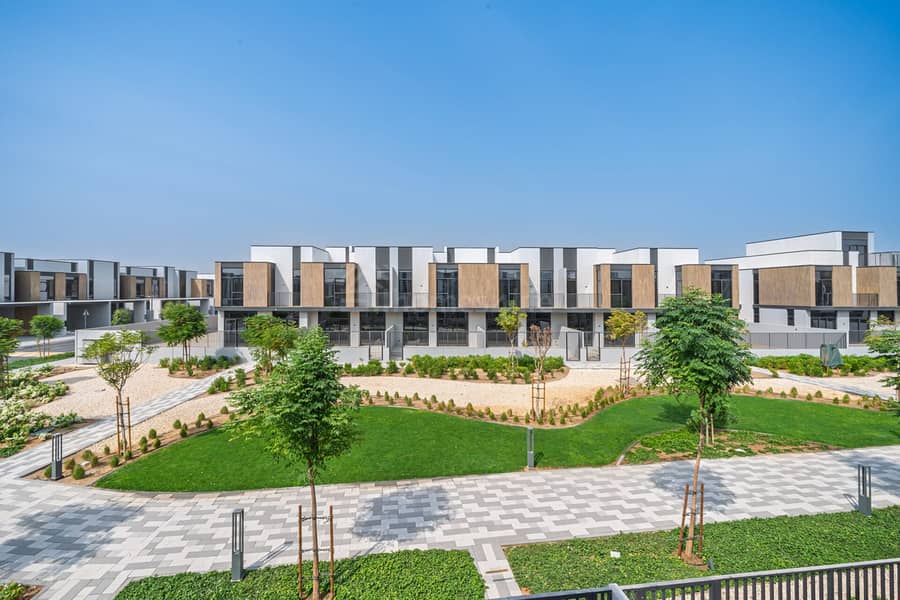 Park Facing 3BR | Single Row | Big Layout