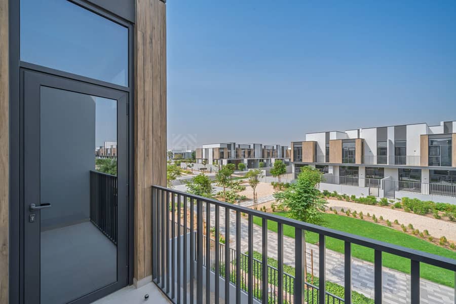 Park Facing 3BR | Single Row | Big Layout