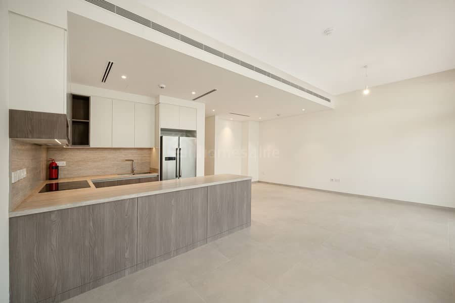 Park Facing 3BR | Single Row | Big Layout - Image 7