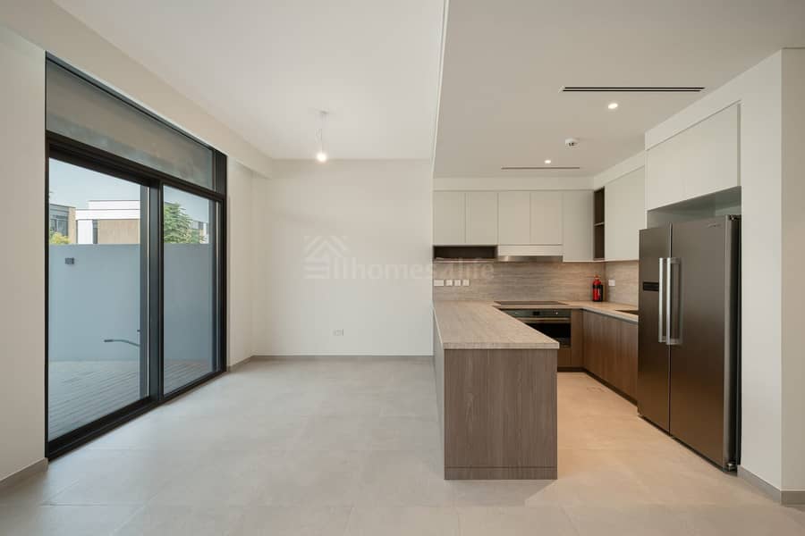 Park Facing 3BR | Single Row | Big Layout - Image 8