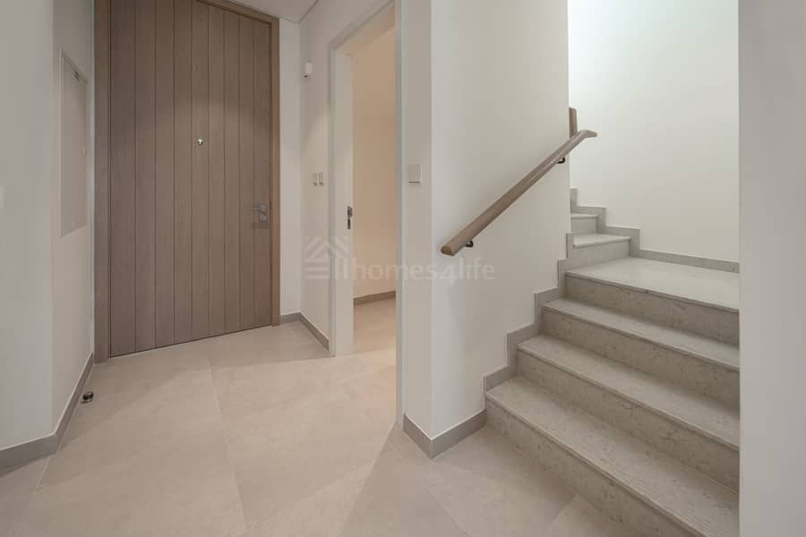 Park Facing 3BR | Single Row | Big Layout - Image 11