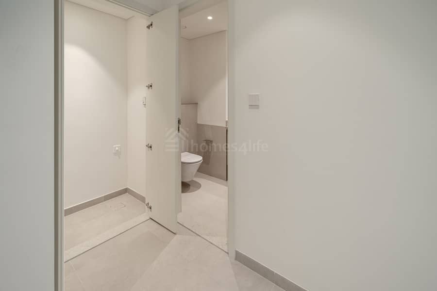 Park Facing 3BR | Single Row | Big Layout - Image 12