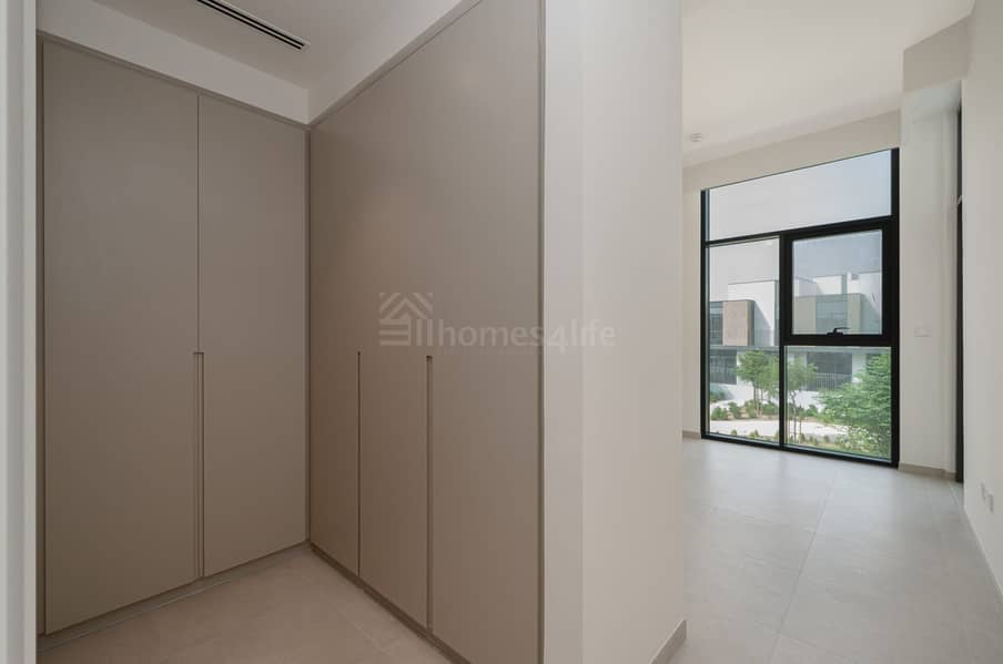 Park Facing 3BR | Single Row | Big Layout - Image 21