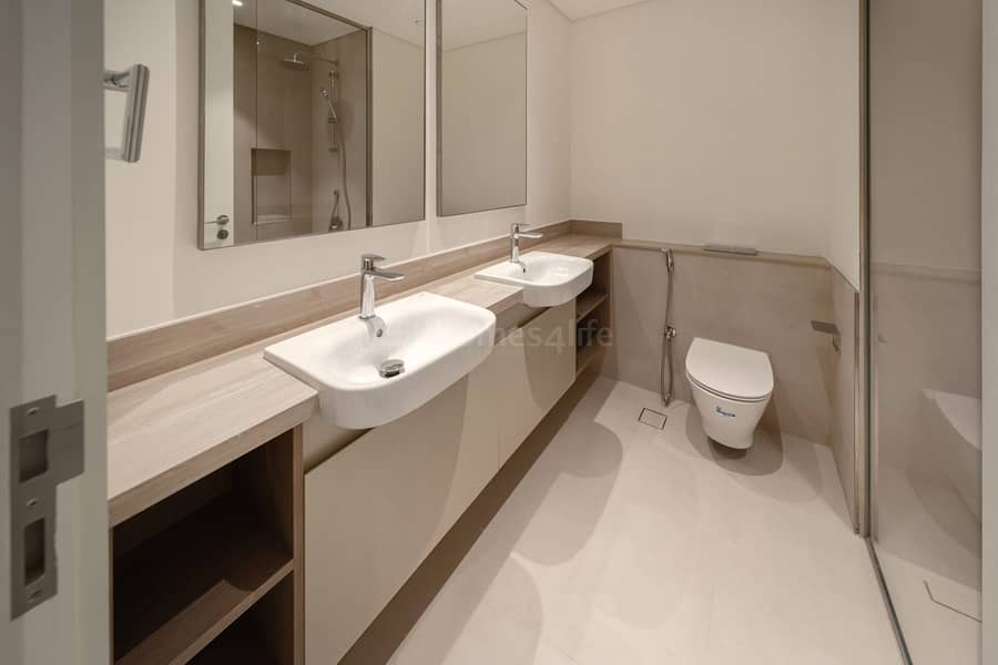 Park Facing 3BR | Single Row | Big Layout - Image 25