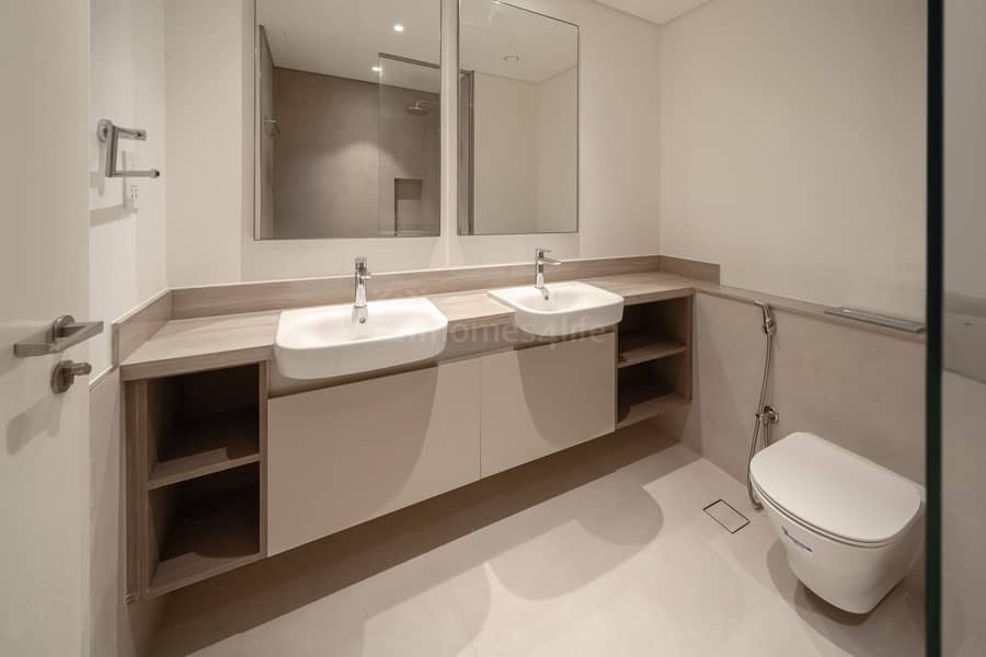 Park Facing 3BR | Single Row | Big Layout - Image 26