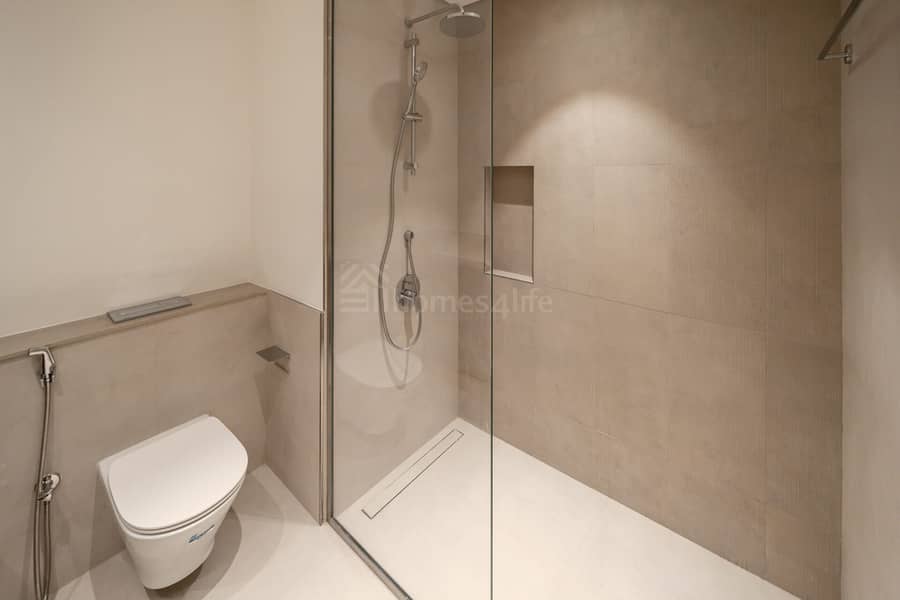 Park Facing 3BR | Single Row | Big Layout - Image 27