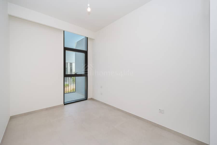 Park Facing 3BR | Single Row | Big Layout - Image 29