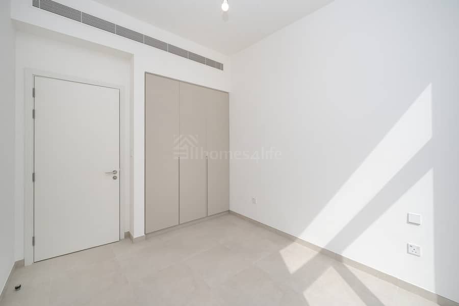 Park Facing 3BR | Single Row | Big Layout - Image 32