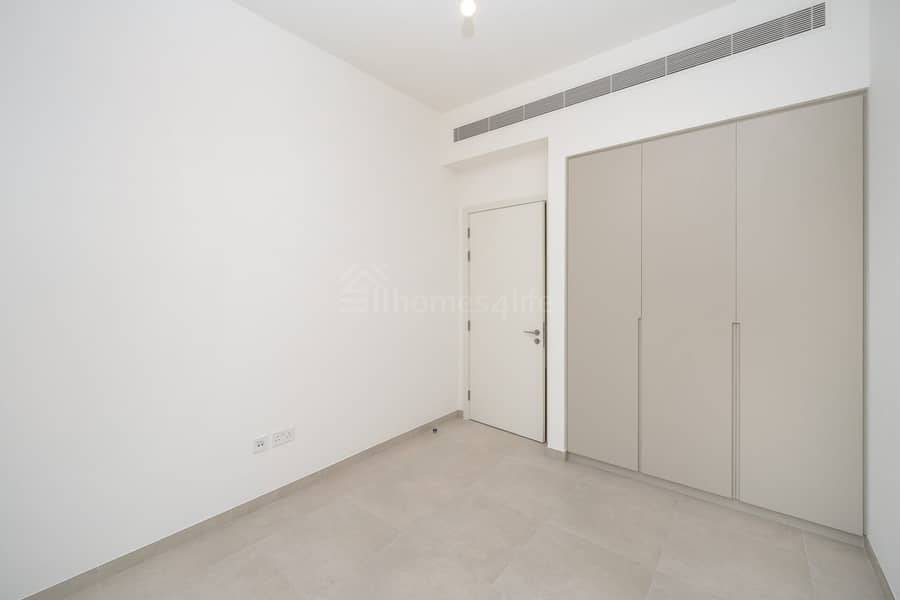 Park Facing 3BR | Single Row | Big Layout - Image 33