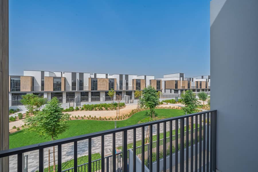 Park Facing 3BR | Single Row | Big Layout - Image 37