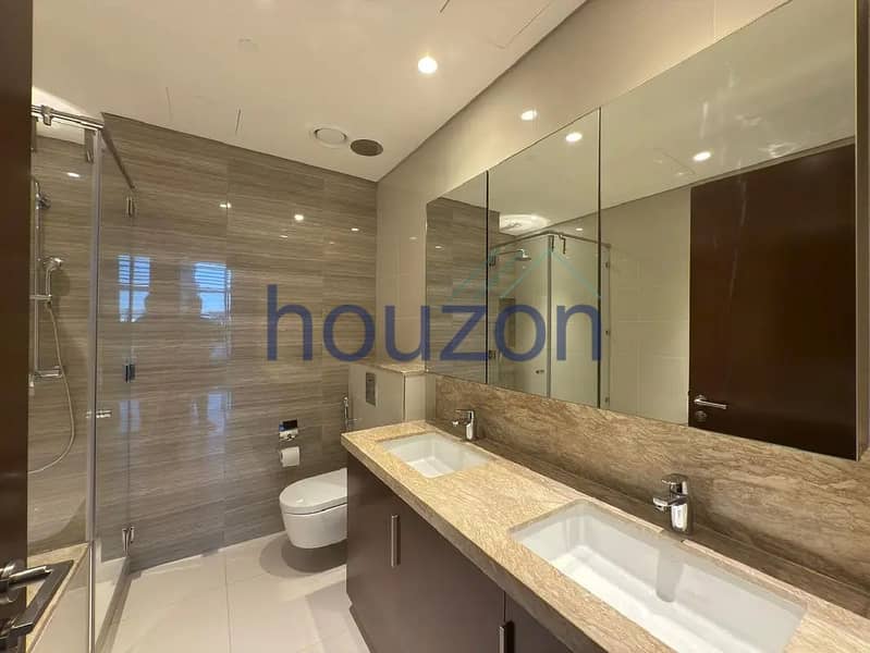 Spacious 2BR + M/Room | Park View | Chiller Free - Image 6