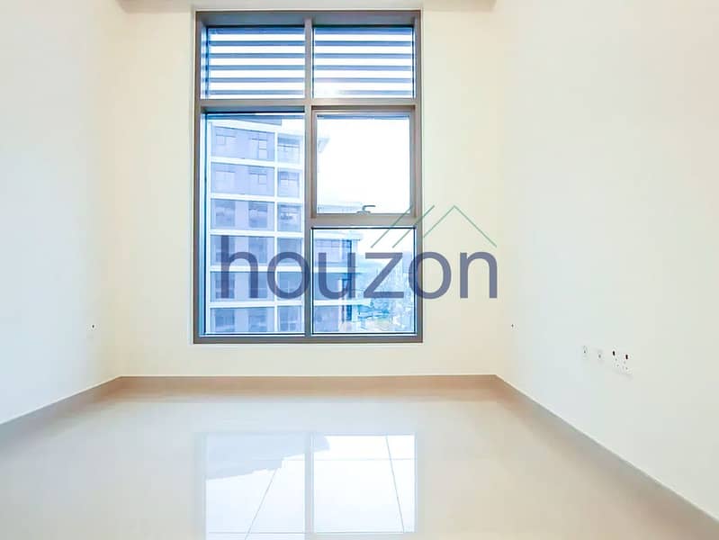 Spacious 2BR + M/Room | Park View | Chiller Free - Image 7