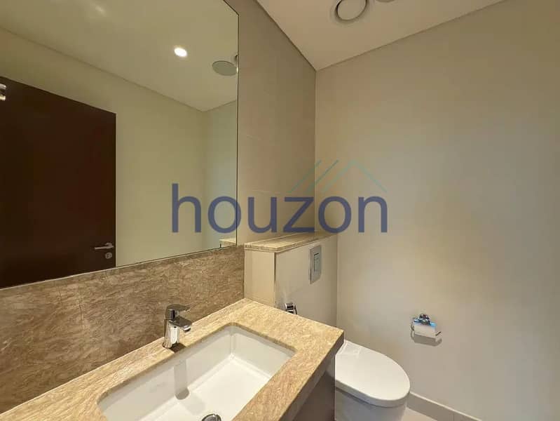 Spacious 2BR + M/Room | Park View | Chiller Free - Image 8