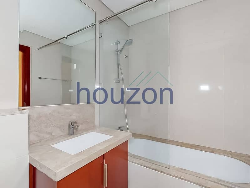 Spacious 2BR + M/Room | Park View | Chiller Free - Image 9