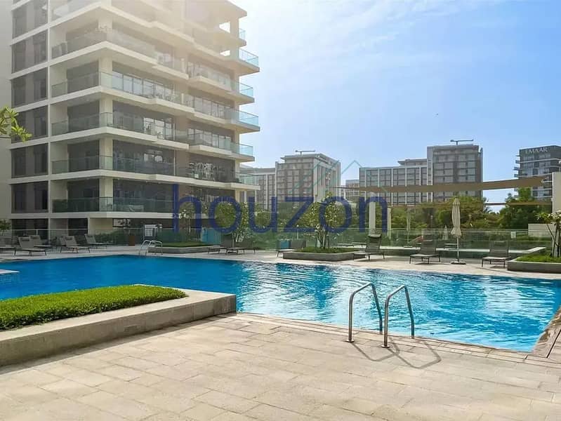 Spacious 2BR + M/Room | Park View | Chiller Free - Image 11