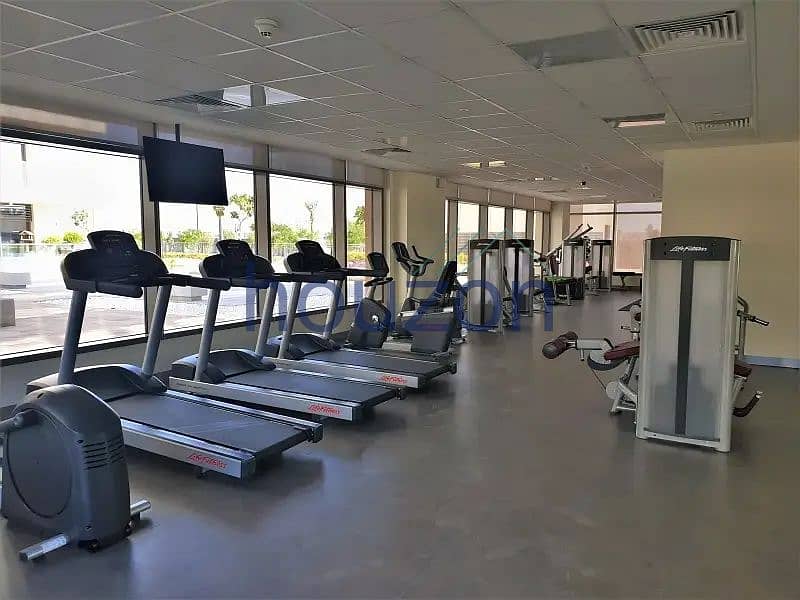 Spacious 2BR + M/Room | Park View | Chiller Free - Image 12