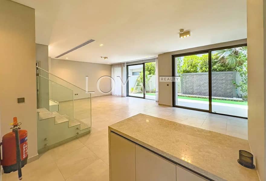 Vacant | Upgraded | Spacious Layout