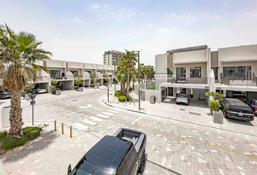 Vacant | Upgraded | Spacious Layout - Image 19