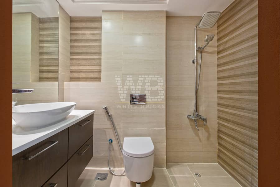 Spacious | Prime Location | Well Maintained - Image 11