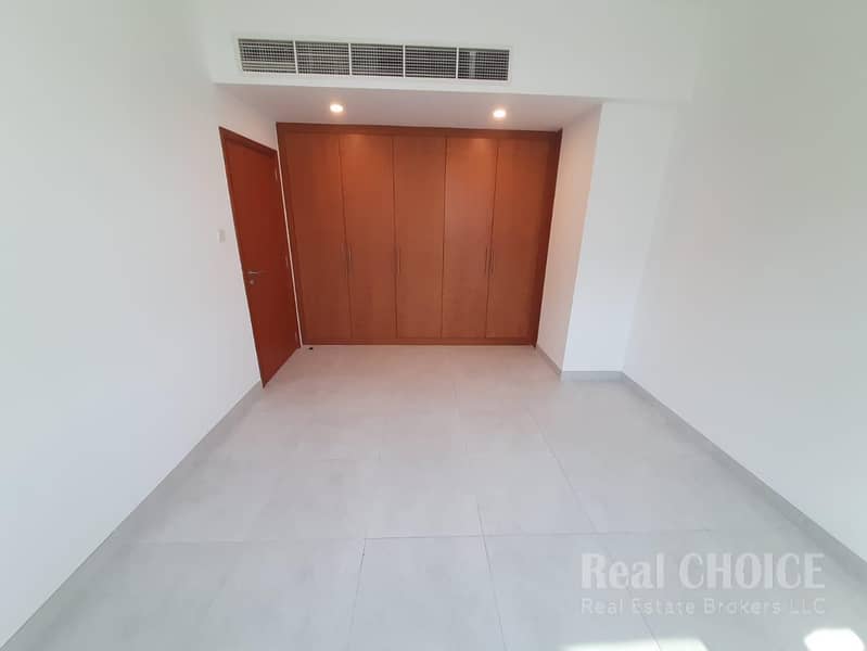 Skyline Haven| Spacious 3-Bedroom | Prime Location