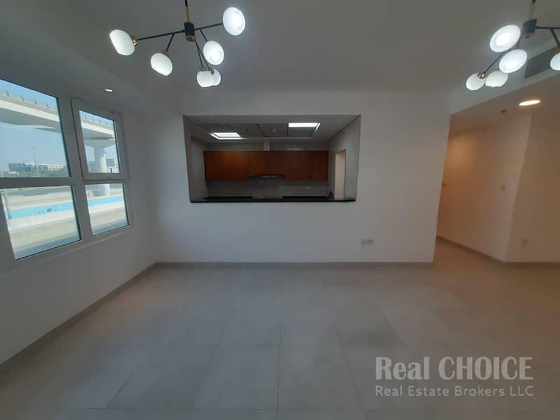 Skyline Haven| Spacious 3-Bedroom | Prime Location - Image 10