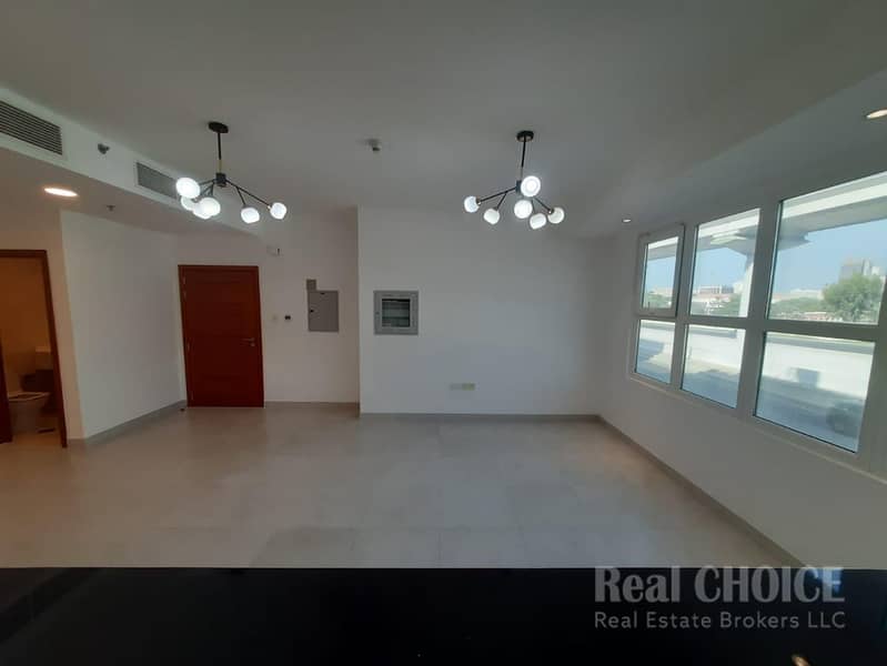 Skyline Haven| Spacious 3-Bedroom | Prime Location - Image 11