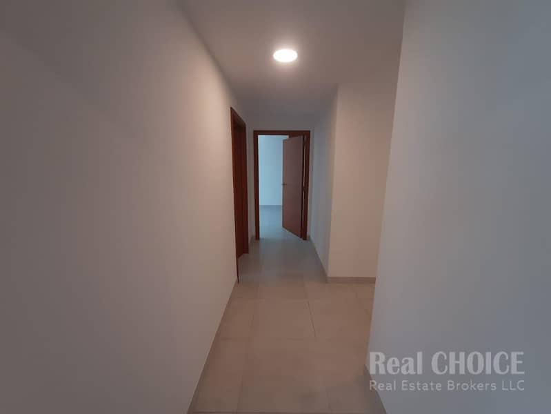 Skyline Haven| Spacious 3-Bedroom | Prime Location - Image 16