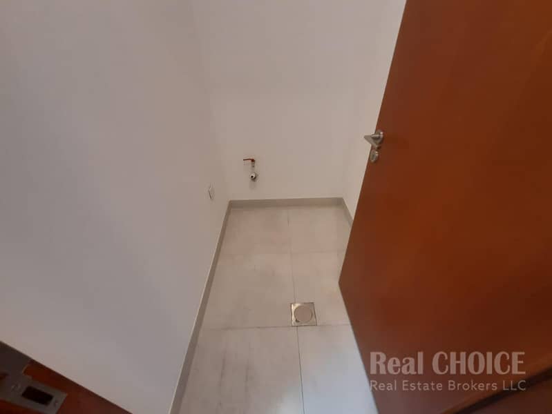 Skyline Haven| Spacious 3-Bedroom | Prime Location - Image 17