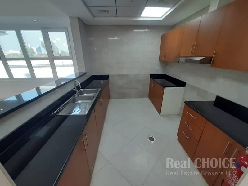 Skyline Haven| Spacious 3-Bedroom | Prime Location - Image 18