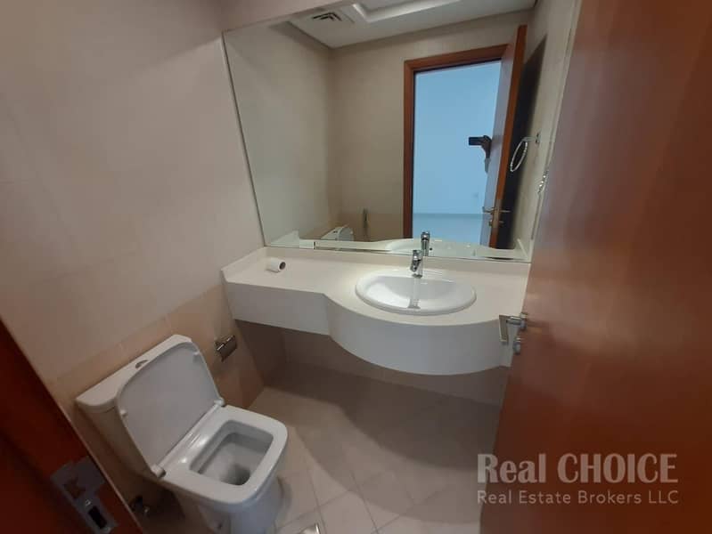 Skyline Haven| Spacious 3-Bedroom | Prime Location - Image 21