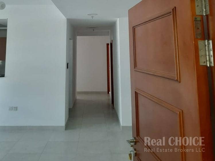 Skyline Haven| Spacious 3-Bedroom | Prime Location - Image 23