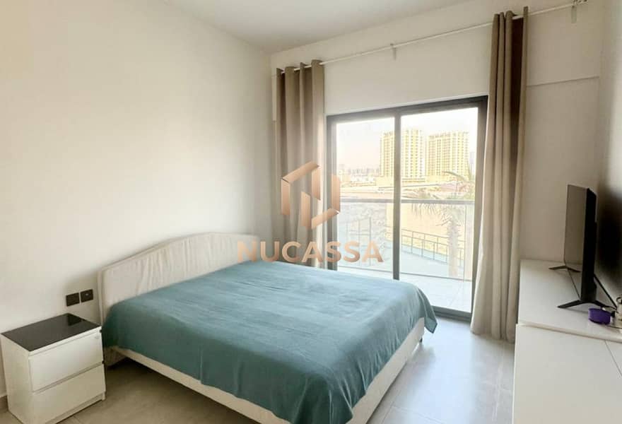 Spacious 2 BR I Prime Location I Pool View