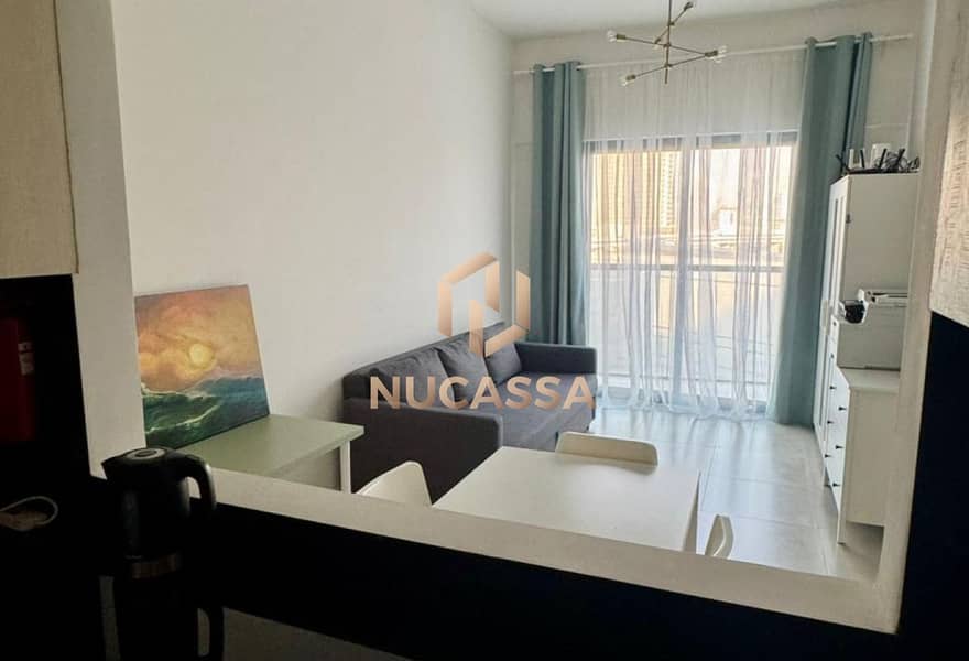 Spacious 2 BR I Prime Location I Pool View - Image 8