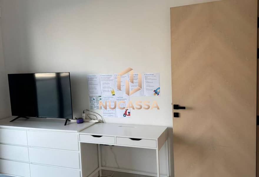 Spacious 2 BR I Prime Location I Pool View - Image 9