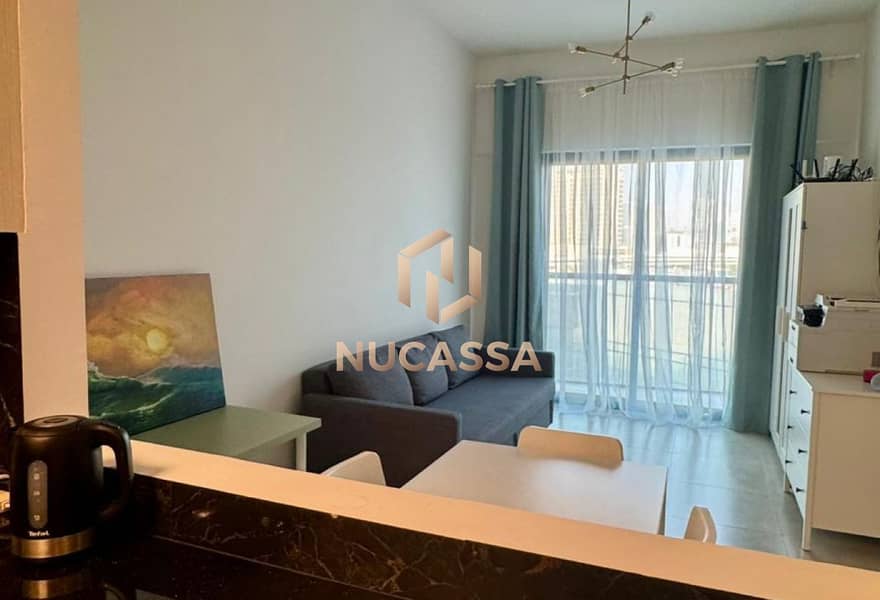 Spacious 2 BR I Prime Location I Pool View - Image 10