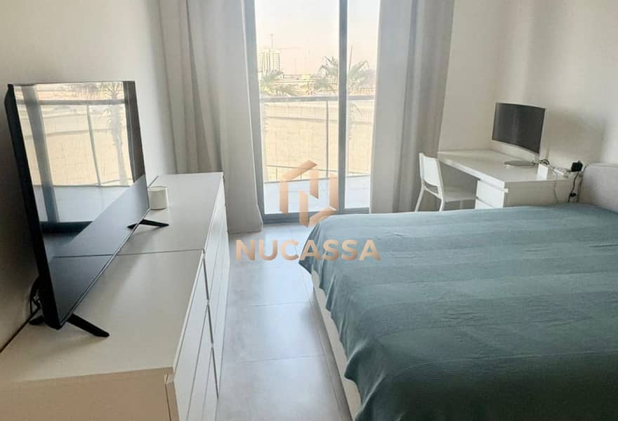 Spacious 2 BR I Prime Location I Pool View - Image 12